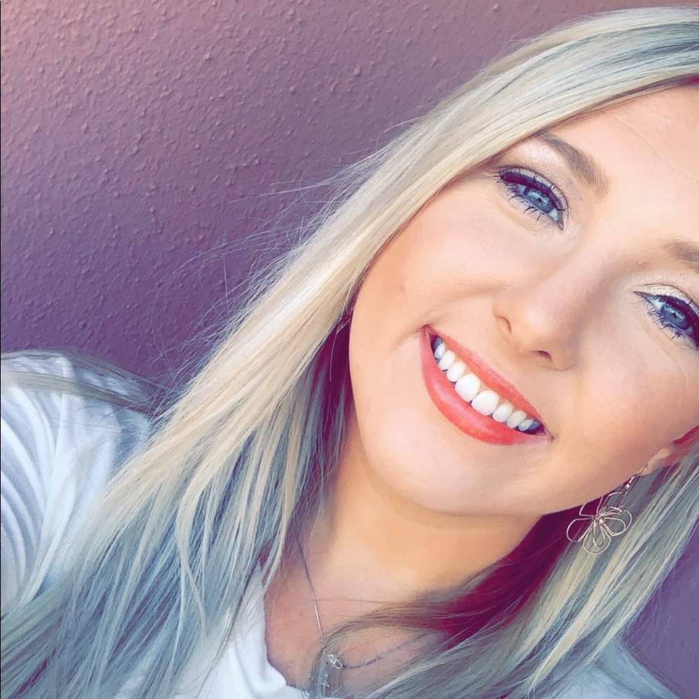 Meet your Posher, Abby